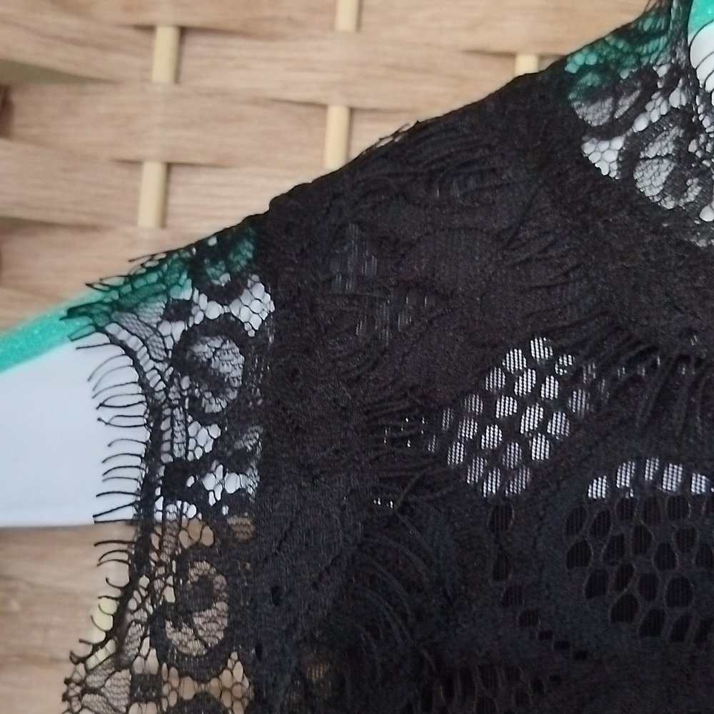 Like New Divided dress - Picture 2 of 10